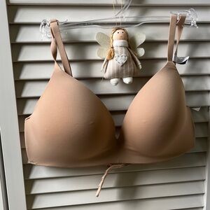 NWT GAP BODY wireless t-shirt bra, adjustable straps at the back,  34B, nude